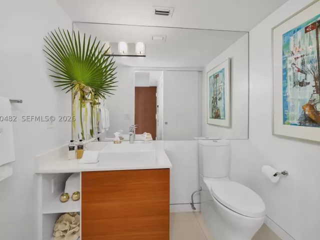 4-bedroom condo for sale in Key Biscayne - 199 Ocean Lane Dr 401 - MondialRealty