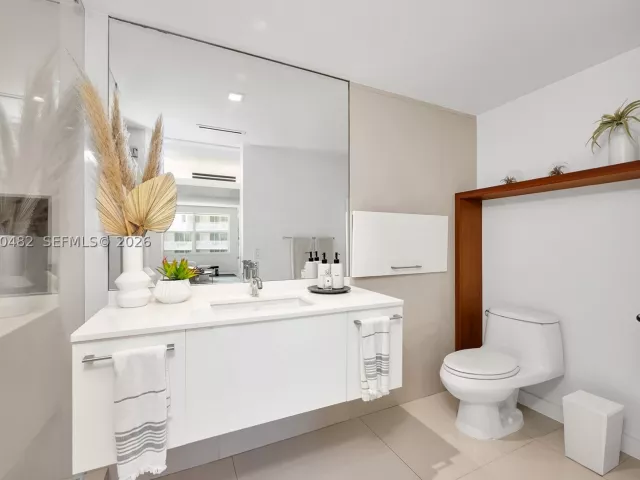 4-bedroom condo for sale in Key Biscayne - 199 Ocean Lane Dr 401 - MondialRealty