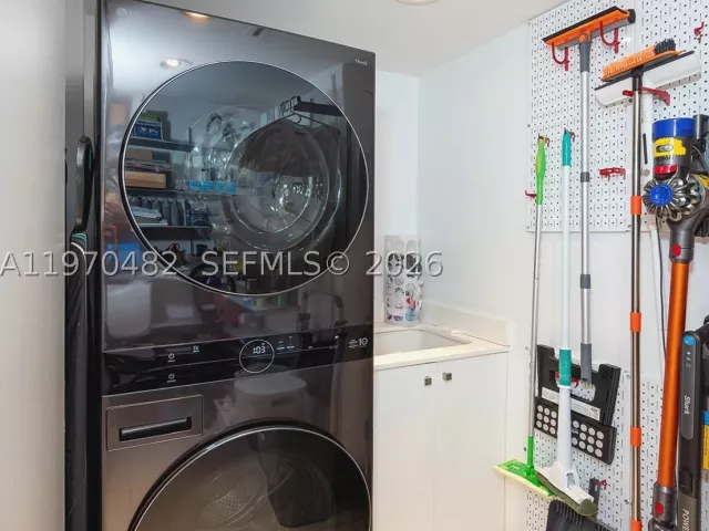 4-bedroom condo for sale in Key Biscayne - 199 Ocean Lane Dr 401 - MondialRealty