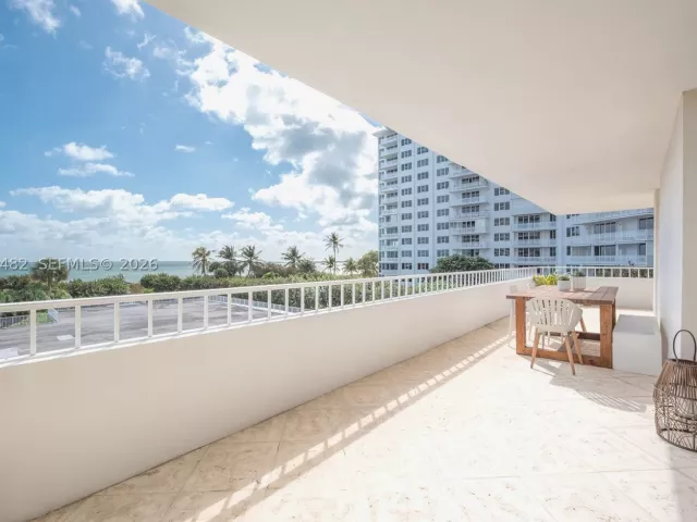 4-bedroom condo for sale in Key Biscayne - 199 Ocean Lane Dr 401 - MondialRealty