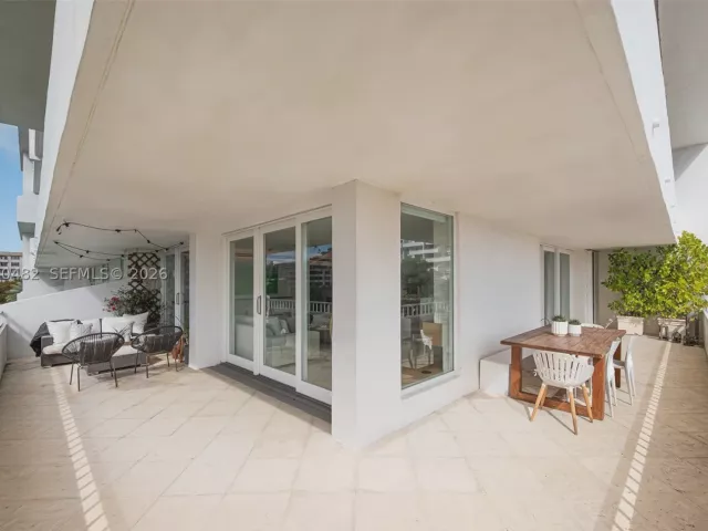4-bedroom condo for sale in Key Biscayne - 199 Ocean Lane Dr 401 - MondialRealty