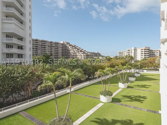 4-bedroom condo for sale in Key Biscayne - 199 Ocean Lane Dr 401 - MondialRealty