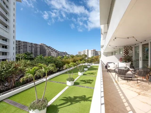 4-bedroom condo for sale in Key Biscayne - 199 Ocean Lane Dr 401 - MondialRealty
