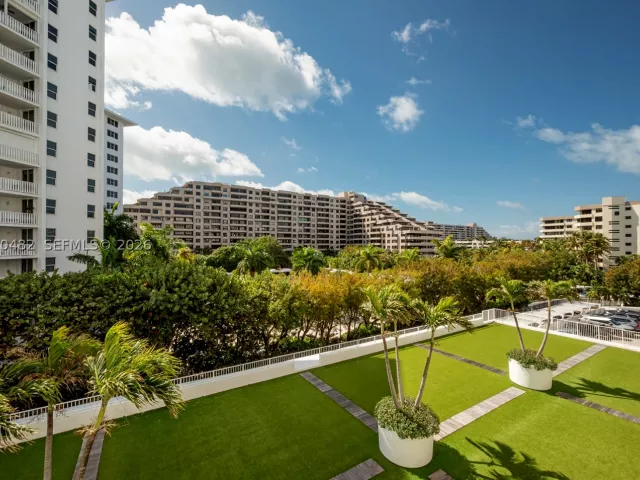 4-bedroom condo for sale in Key Biscayne - 199 Ocean Lane Dr 401 - MondialRealty