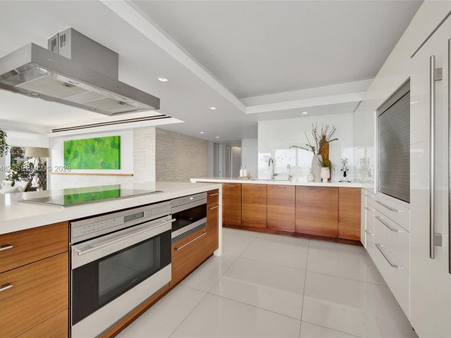 Apartment for sale  Unit #401 - photo 7491100