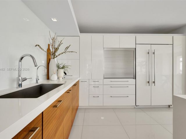 Apartment for sale  Unit #401 - photo 7491101