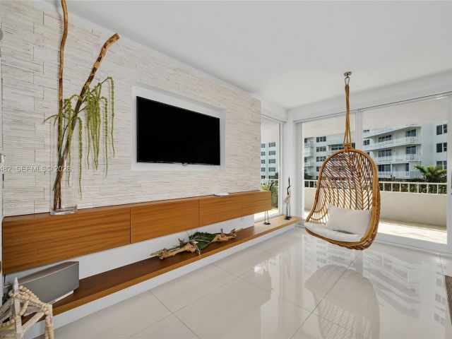 Apartment for sale  Unit #401 - photo 7491105