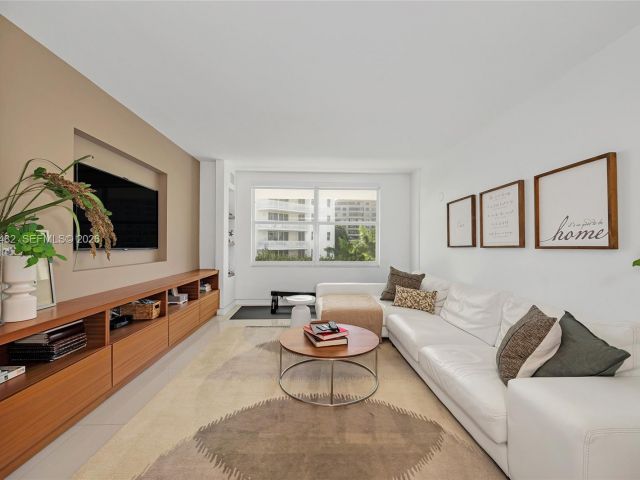 Apartment for sale  Unit #401 - photo 7491107