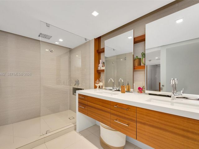 Apartment for sale  Unit #401 - photo 7491124