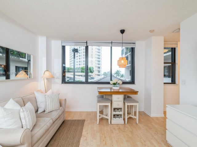 Apartment for rent  Unit #504 - photo 7469757