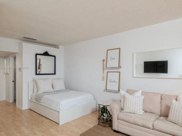 Apartment for rent  Unit #504 - photo 7469760