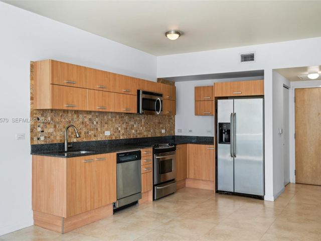 Apartment for rent  Unit #2210 - photo 7489394