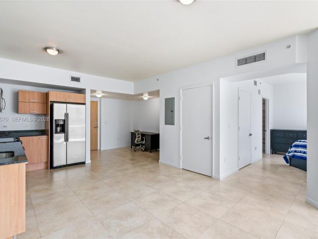 Apartment for rent  Unit #2210 - photo 7489395