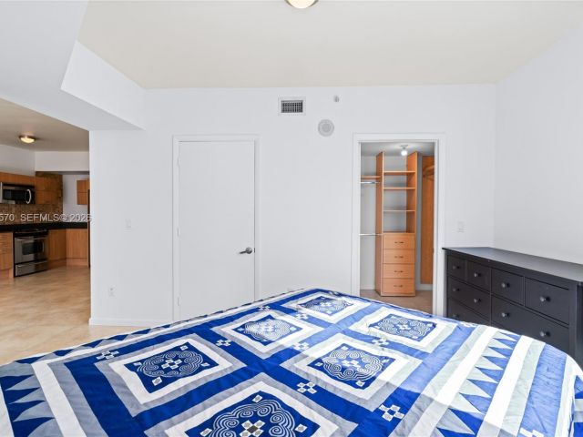 Apartment for rent  Unit #2210 - photo 7489400