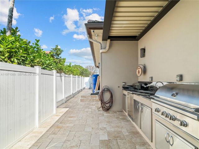 Home for sale at 2512 SE 9th St - photo 7521662