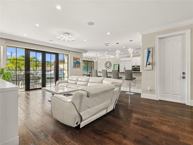 Home for sale at 2512 SE 9th St - photo 7521665