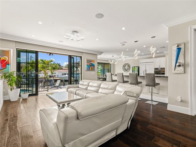 Home for sale at 2512 SE 9th St - photo 7521666