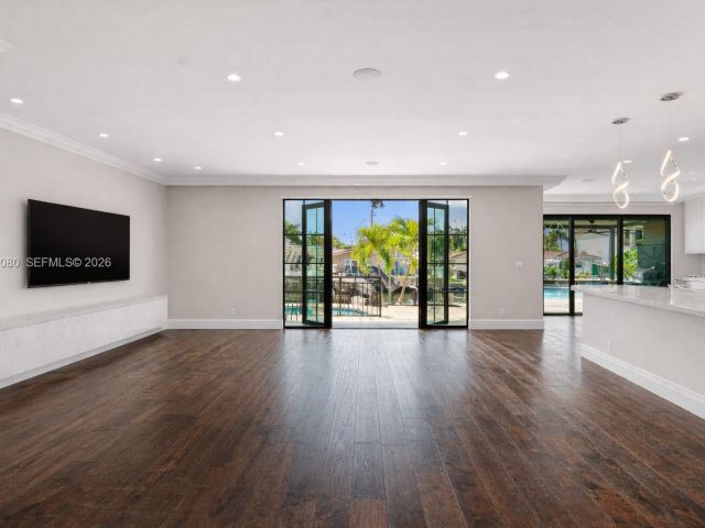 Home for sale at 2512 SE 9th St - photo 7521668