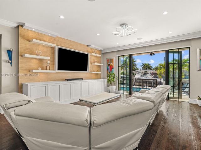 Home for sale at 2512 SE 9th St - photo 7521669