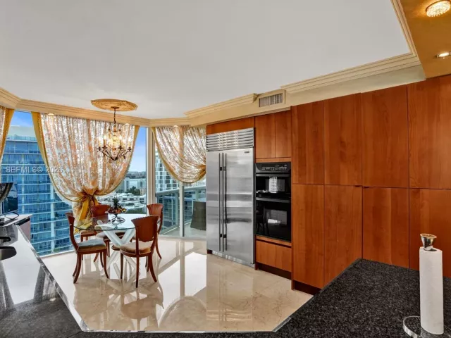 3-bedroom condo for sale in Sunny Isles Beach - 17555 Collins Ave 1701 - MondialRealty