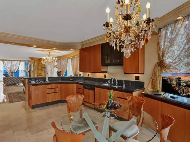 3-bedroom condo for sale in Sunny Isles Beach - 17555 Collins Ave 1701 - MondialRealty