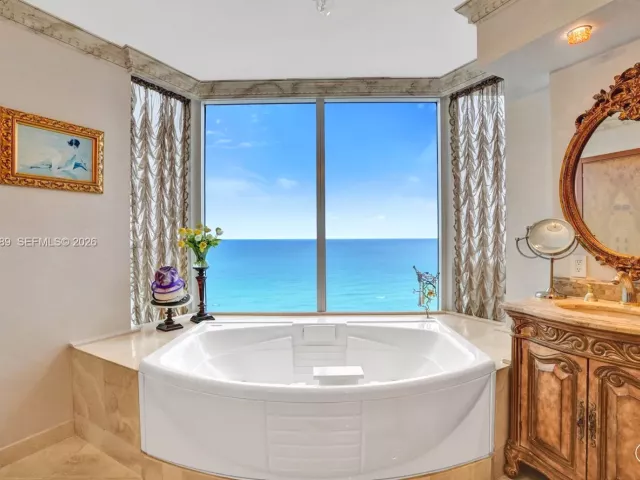 3-bedroom condo for sale in Sunny Isles Beach - 17555 Collins Ave 1701 - MondialRealty