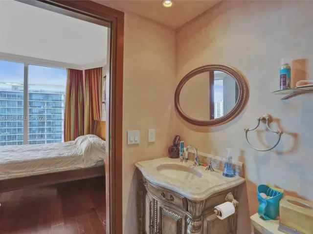 3-bedroom condo for sale in Sunny Isles Beach - 17555 Collins Ave 1701 - MondialRealty