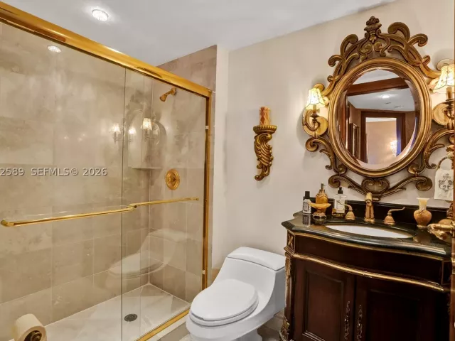 3-bedroom condo for sale in Sunny Isles Beach - 17555 Collins Ave 1701 - MondialRealty