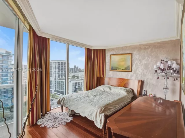 3-bedroom condo for sale in Sunny Isles Beach - 17555 Collins Ave 1701 - MondialRealty