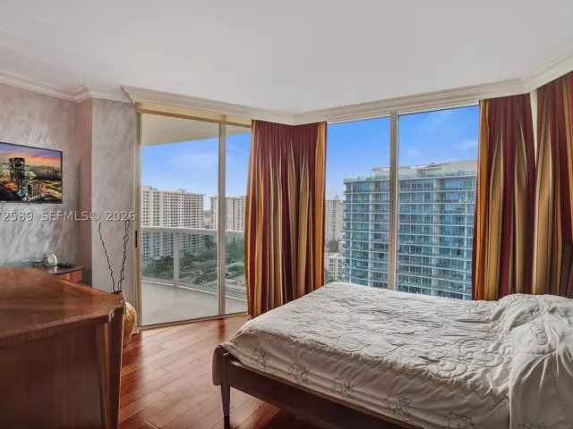 3-bedroom condo for sale in Sunny Isles Beach - 17555 Collins Ave 1701 - MondialRealty