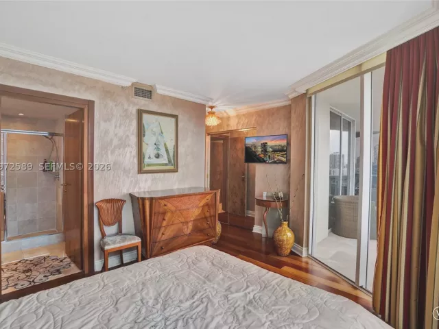 3-bedroom condo for sale in Sunny Isles Beach - 17555 Collins Ave 1701 - MondialRealty