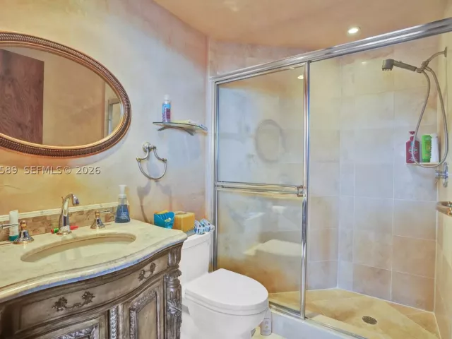3-bedroom condo for sale in Sunny Isles Beach - 17555 Collins Ave 1701 - MondialRealty