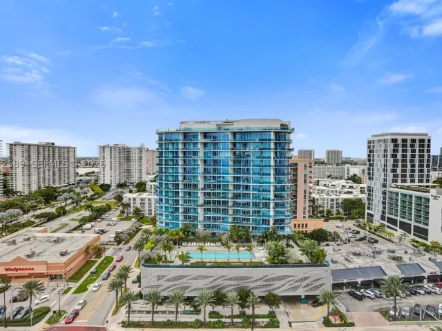 3-bedroom condo for sale in Sunny Isles Beach - 17555 Collins Ave 1701 - MondialRealty