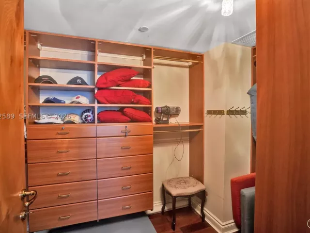 3-bedroom condo for sale in Sunny Isles Beach - 17555 Collins Ave 1701 - MondialRealty