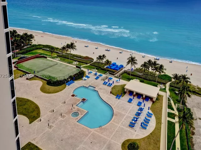 3-bedroom condo for sale in Sunny Isles Beach - 17555 Collins Ave 1701 - MondialRealty