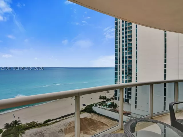 3-bedroom condo for sale in Sunny Isles Beach - 17555 Collins Ave 1701 - MondialRealty