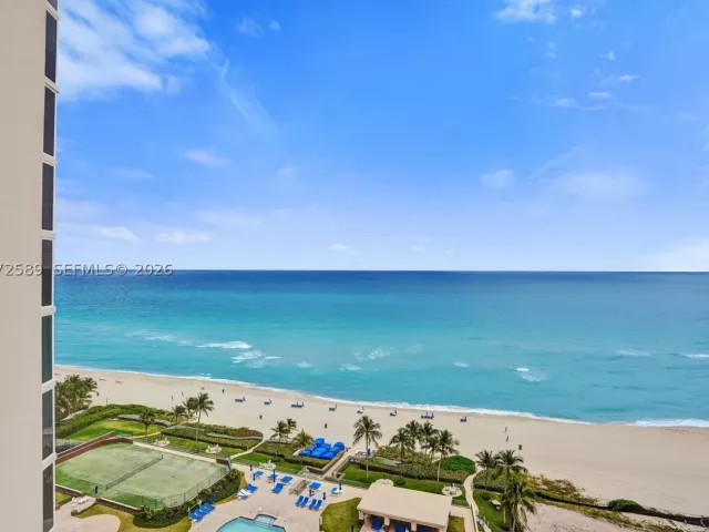 3-bedroom condo for sale in Sunny Isles Beach - 17555 Collins Ave 1701 - MondialRealty