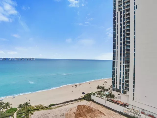 3-bedroom condo for sale in Sunny Isles Beach - 17555 Collins Ave 1701 - MondialRealty
