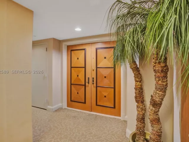 3-bedroom condo for sale in Sunny Isles Beach - 17555 Collins Ave 1701 - MondialRealty