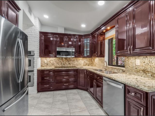 Home for sale at 811 N Highland Dr - photo 7474828