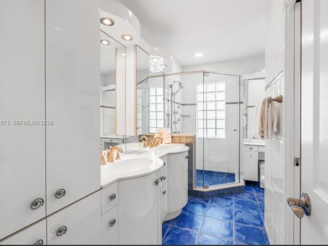 Home for sale at 811 N Highland Dr - photo 7474839