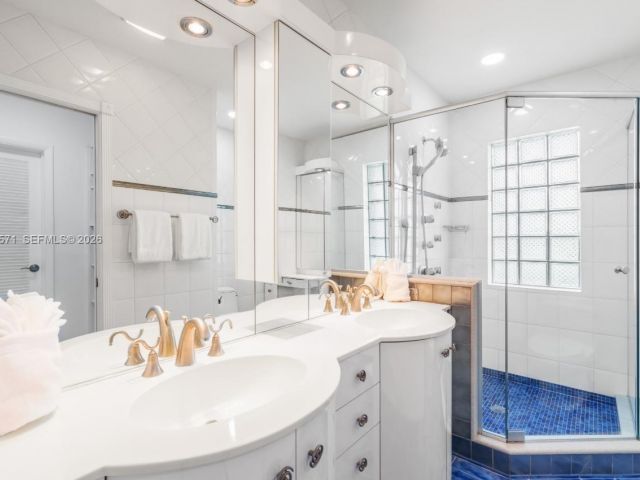 Home for sale at 811 N Highland Dr - photo 7474840