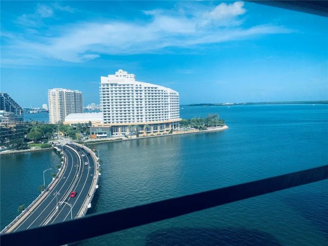 2-bedroom condo for rent in Miami - 801 Brickell Bay Dr 1470 - MondialRealty