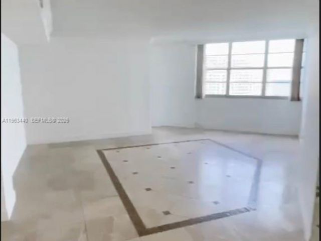 2-bedroom condo for rent in Miami - 801 Brickell Bay Dr 1470 - MondialRealty