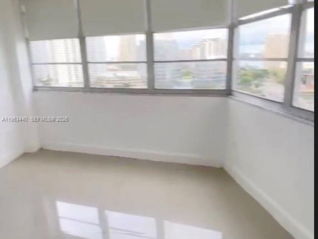 2-bedroom condo for rent in Miami - 801 Brickell Bay Dr 1470 - MondialRealty