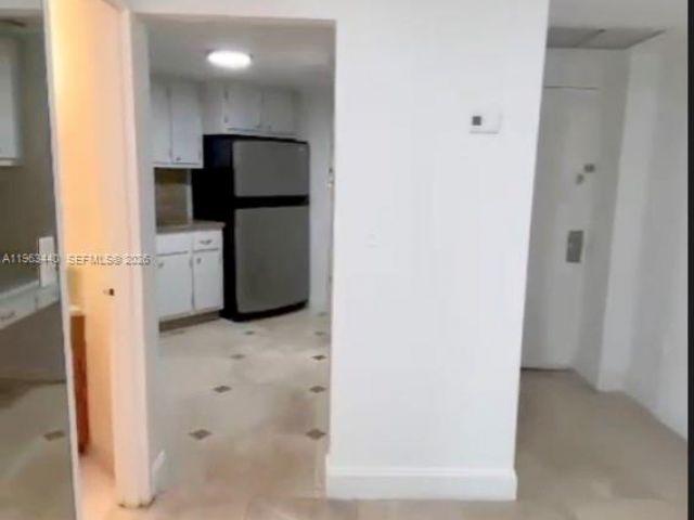 2-bedroom condo for rent in Miami - 801 Brickell Bay Dr 1470 - MondialRealty