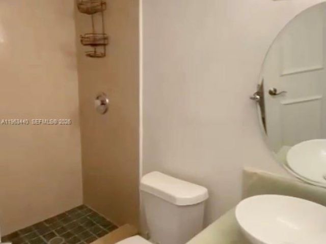 2-bedroom condo for rent in Miami - 801 Brickell Bay Dr 1470 - MondialRealty