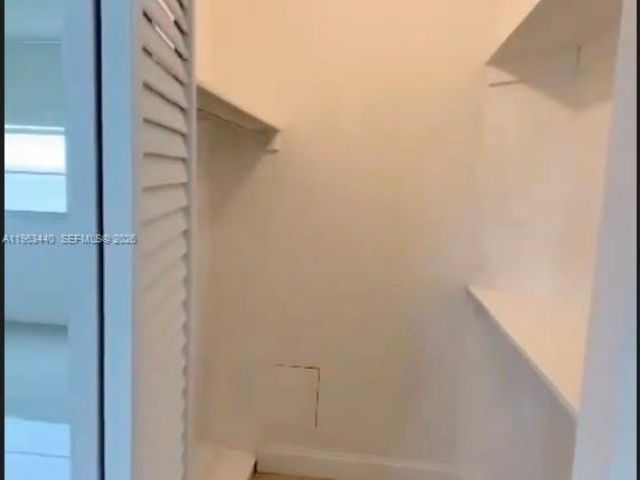 2-bedroom condo for rent in Miami - 801 Brickell Bay Dr 1470 - MondialRealty