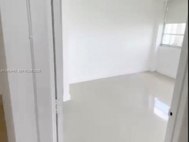 2-bedroom condo for rent in Miami - 801 Brickell Bay Dr 1470 - MondialRealty