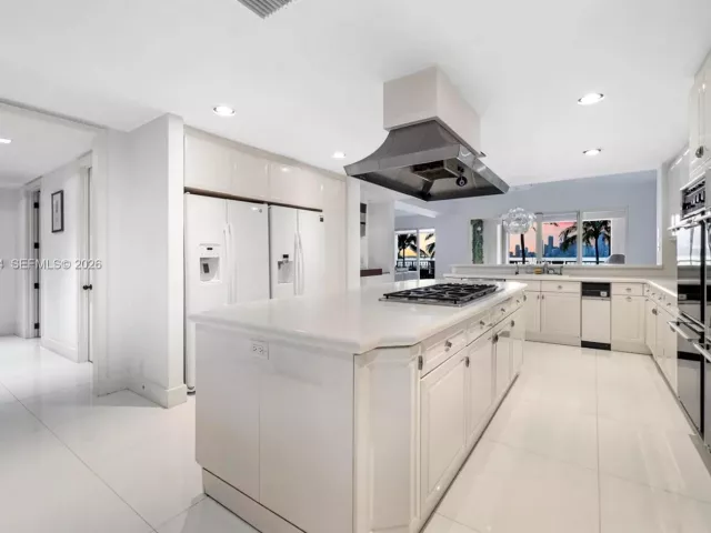 4-bedroom condo for sale in Miami Beach - 5322 Fisher Island Dr 5322 - MondialRealty